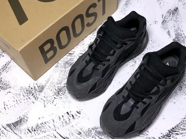 700 V2 Adidas Boost FU6684 Vanta